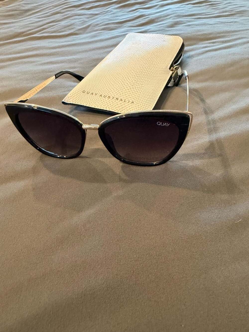 Quay Honey Cat Eye Sunglasses Black